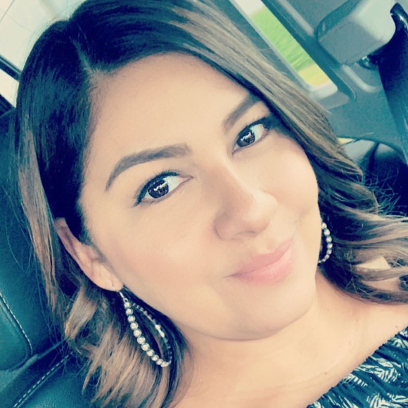 Meet your Posher, Noemi - Picture 1 of 1